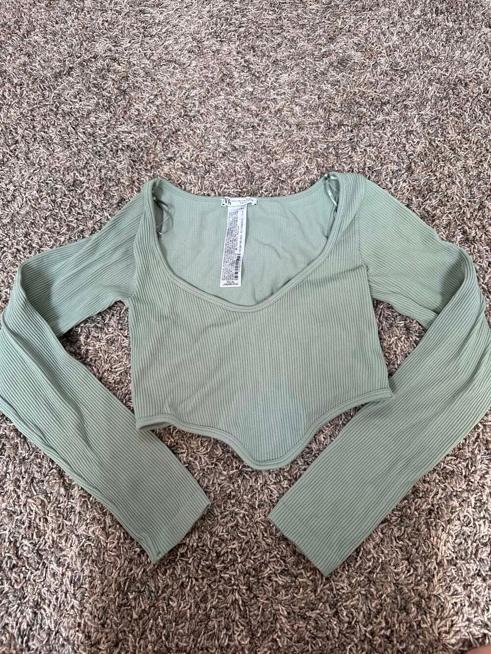 Chic Zara Crop Top - Gently Worn, Perfect for XS/S